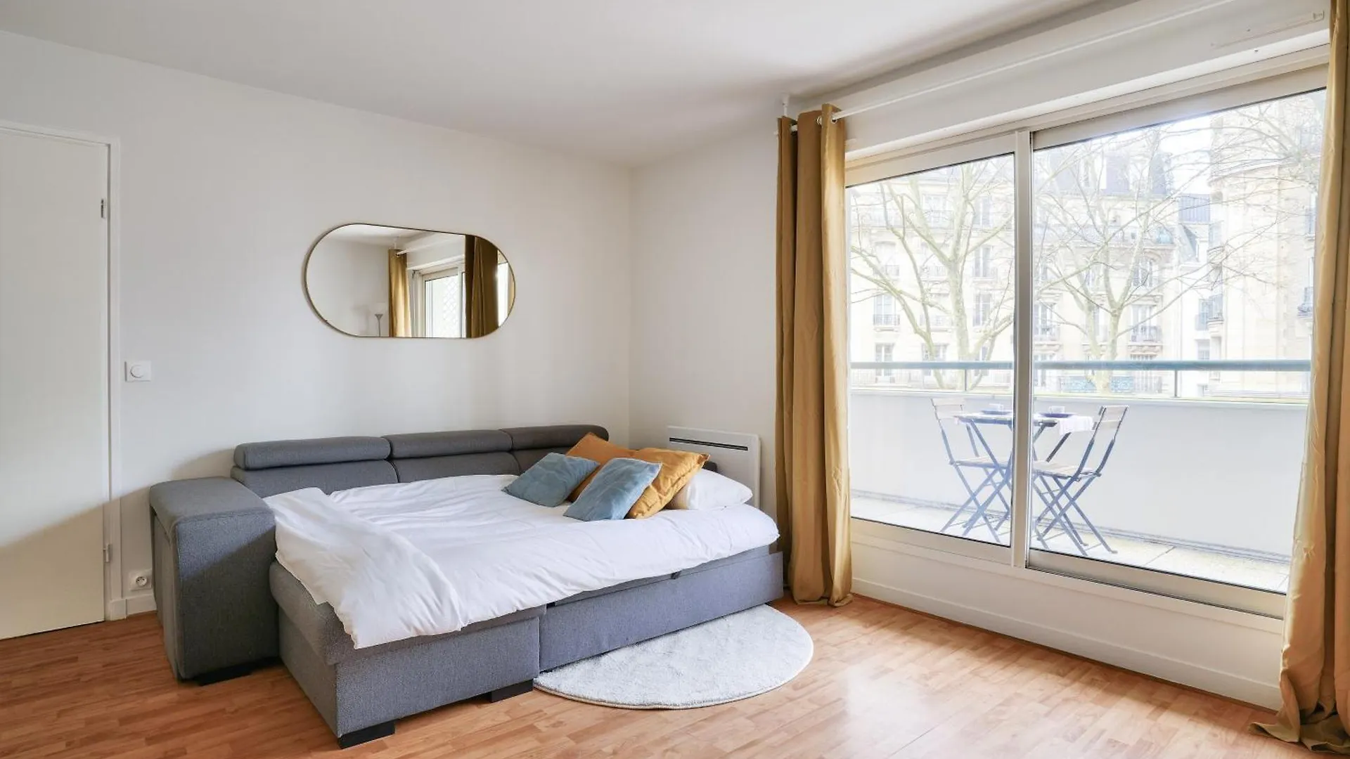 New & Cozy T2 With Balcony - 18 Montmartre Apartment